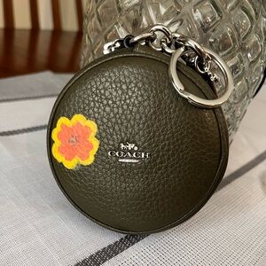 Coach Olive/Floral Coin Circle Pouch w/ Silver Clip & Keychain! Perfect 4 small!